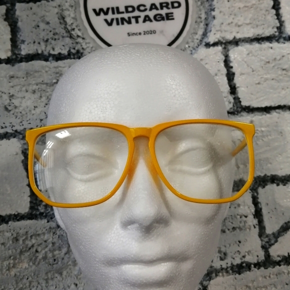 Yellow nerd glasses Halloween costume idea - Picture 1 of 3